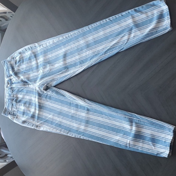 American Eagle Mom Jeans - Picture 14 of 14